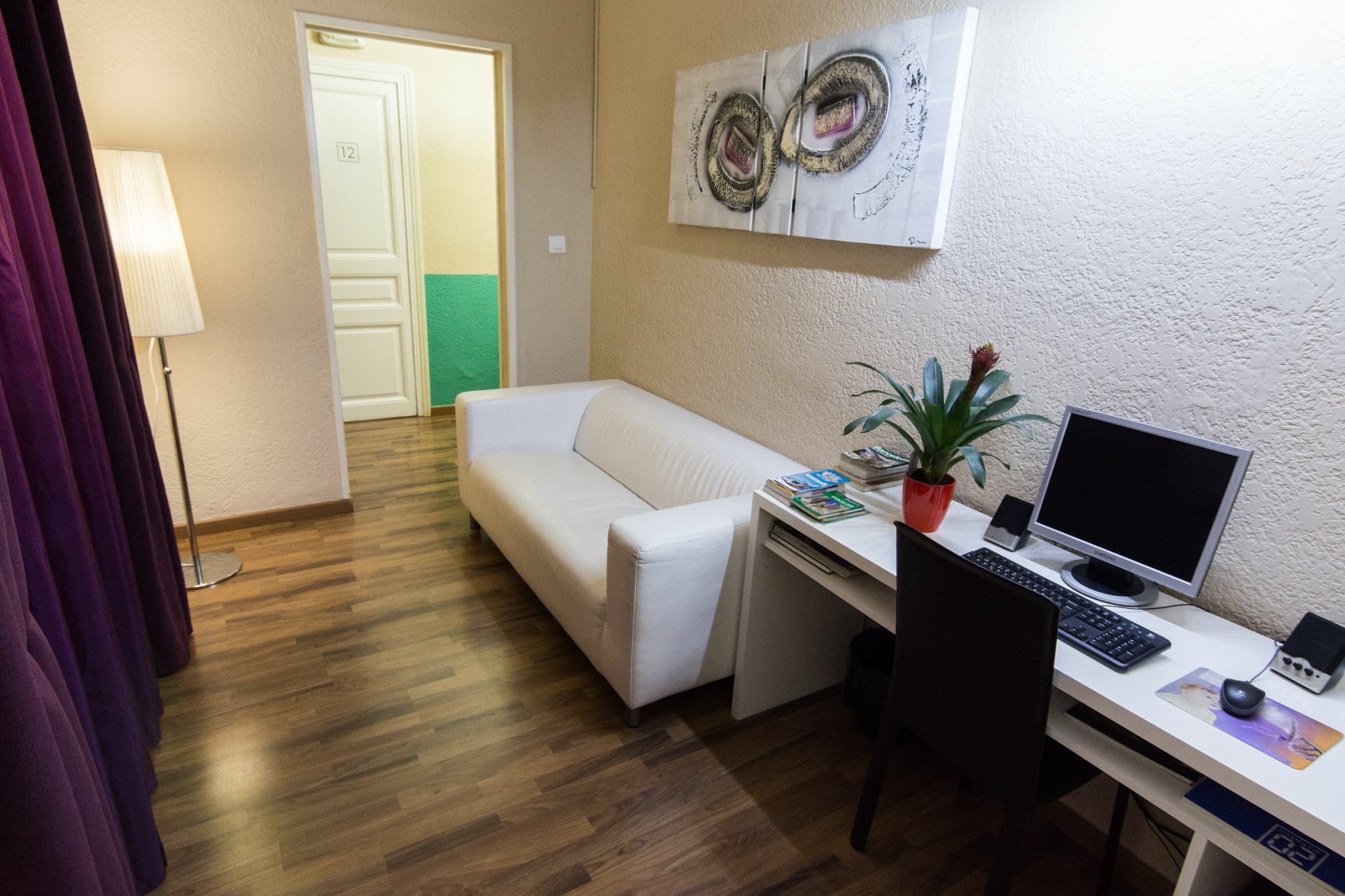 Guest house Lesseps 2*