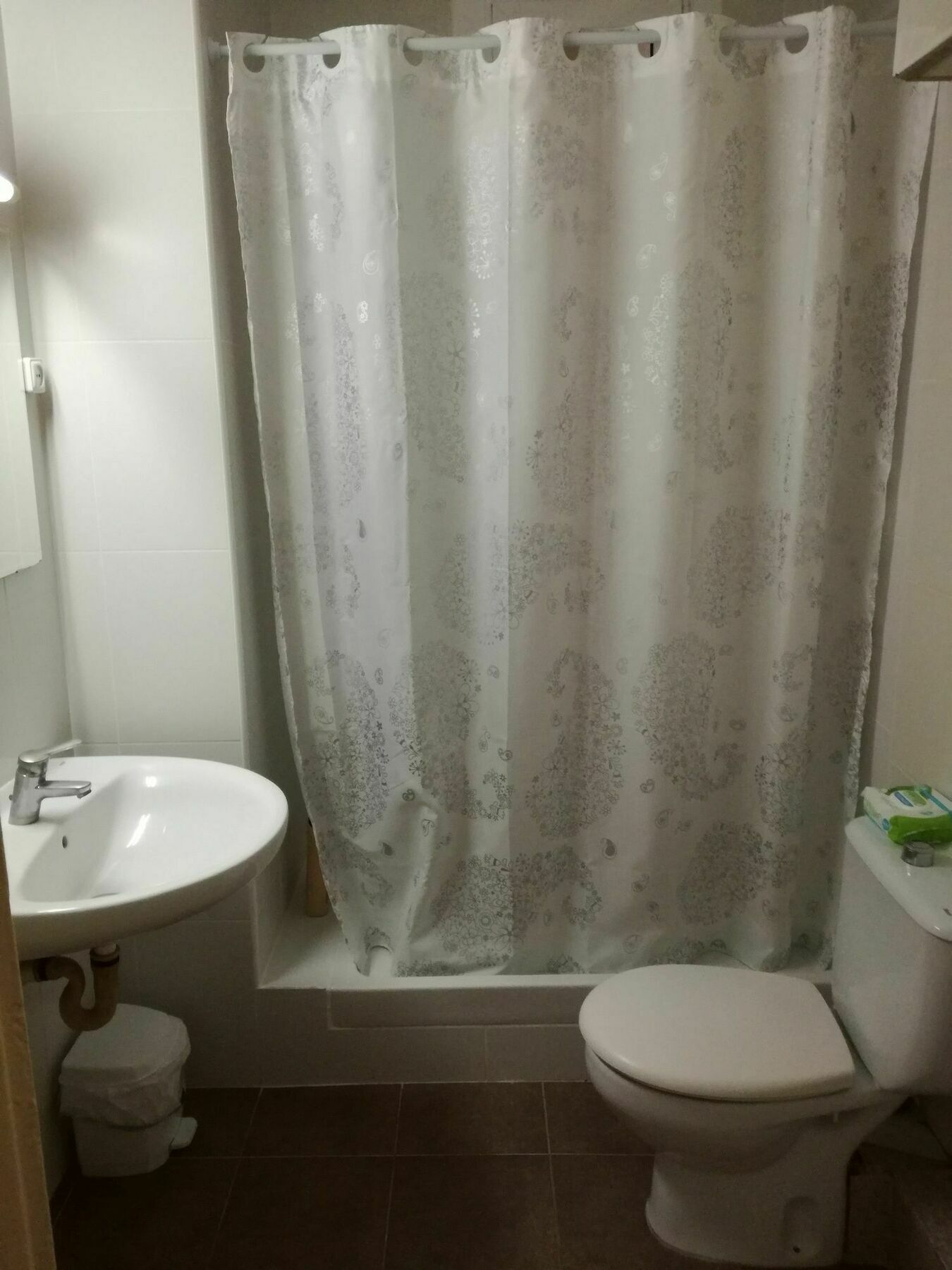 Guest house Lesseps 2*