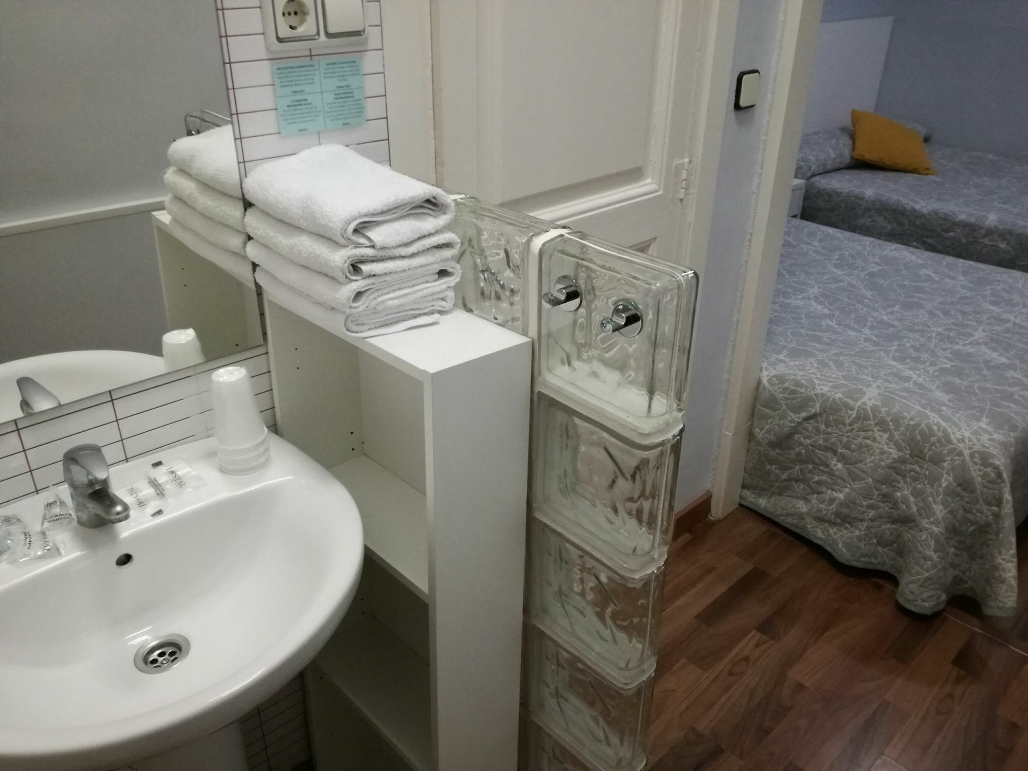 Lesseps Guest house 2*