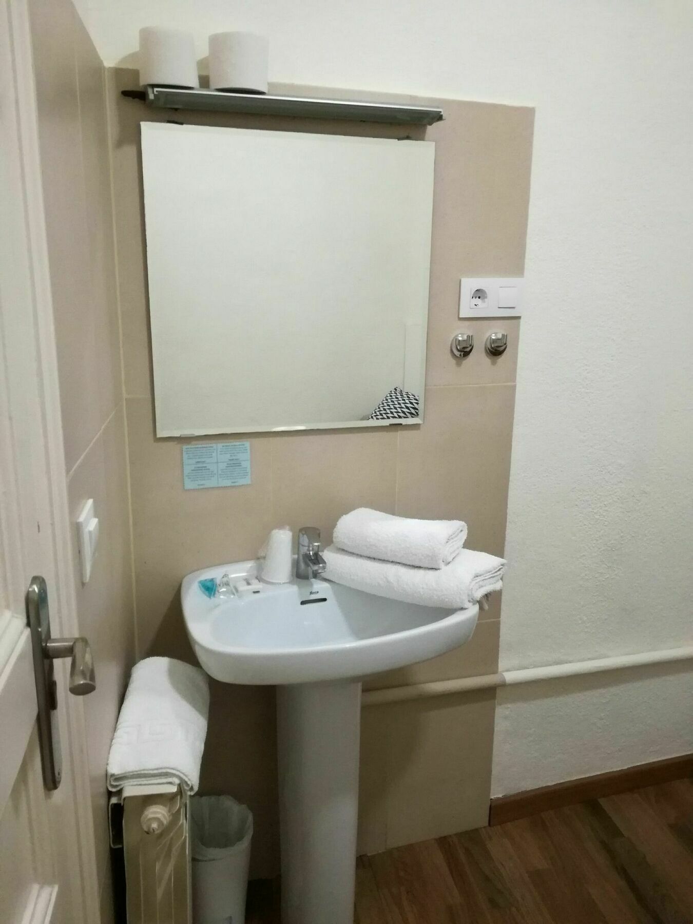 Guest house Lesseps 2*